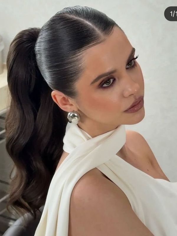 The-Sleek-Ponytail-Middle