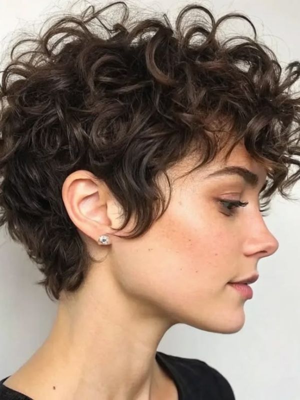 The-Wavy-Pixie-Lob-Hybrid