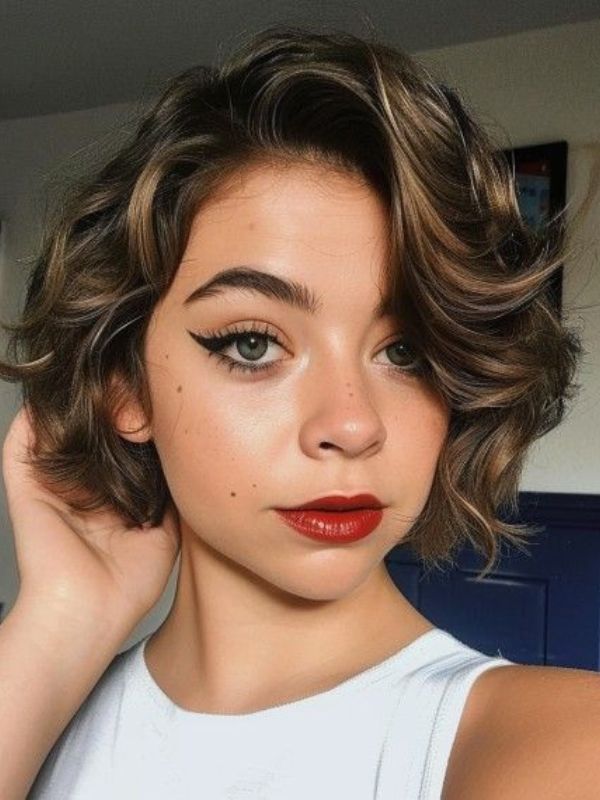 The-Wavy-Side-Parted-Short
