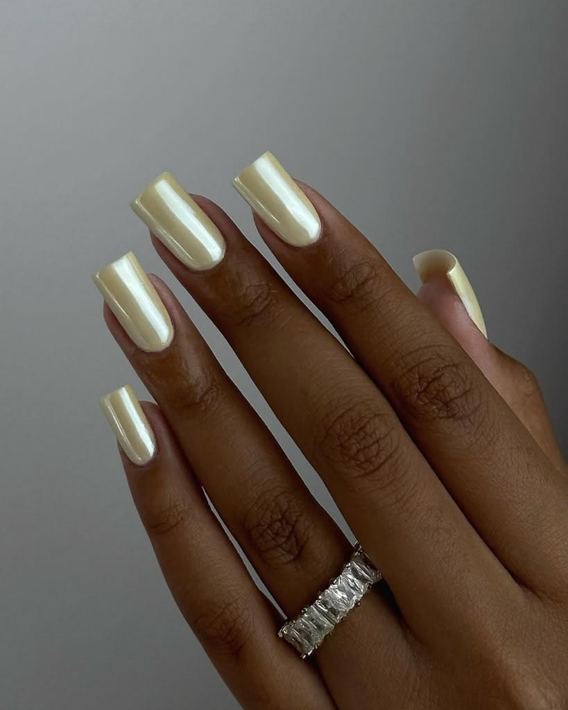 Vanilla-Yellow-Chrome-summer-yellow-nail-ideas.