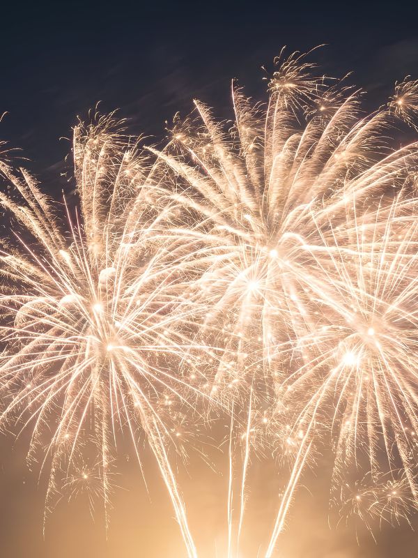Vintage-Fireworks-Night-Setup-That-Makes-the-Evening-Unforgettable