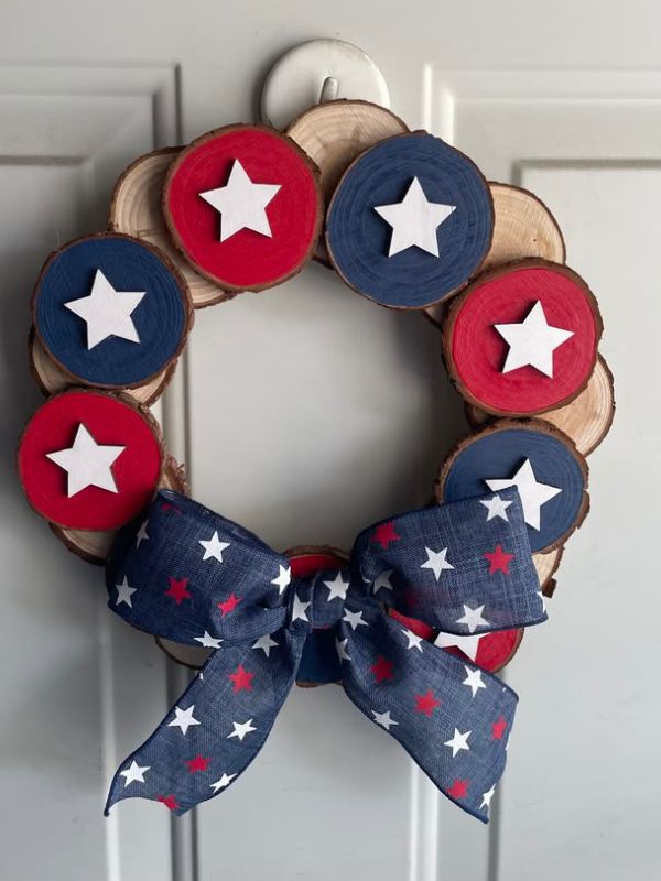Wood-Slice-Patriotic-Wreath-That-Looks-Stunning-on-Any-Front-Door