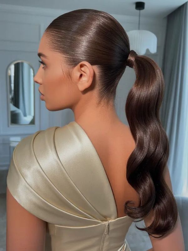 The-Low-Sleek-Pony-With-Volume
