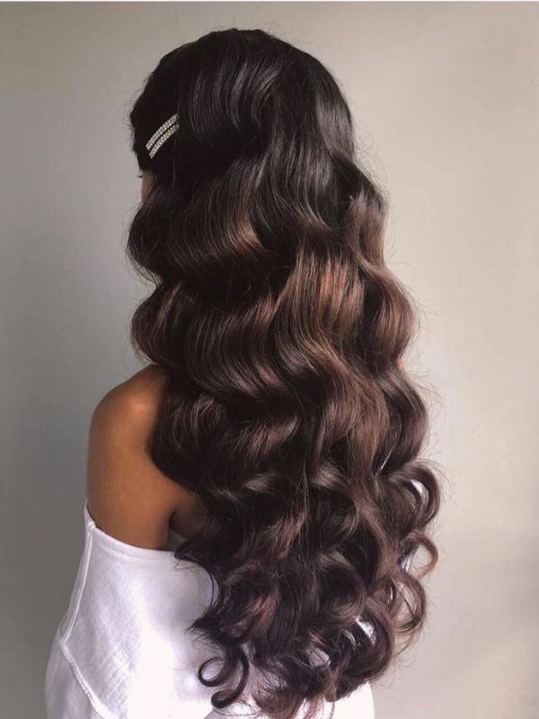 The-Romantic-Curled-Waves-Popular-Party-Hairstyles-That-Are-Easy-To-Style