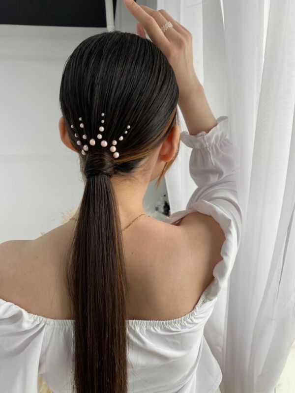 The-Sleek-Pearl-Clip-Pony-Sleek-Ponytails-That-Look-Expensive