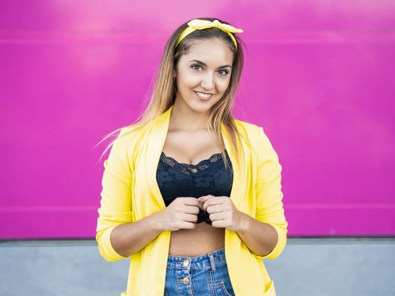 Woman-wearing-a-fashionable-yellow-headband-hairstyle-paired-with-a-matching-yellow-shirt