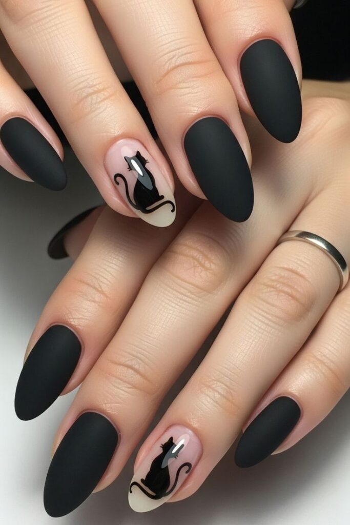 Black-Cat-Accent-halloween-finger-and-toe-nail-ideas.