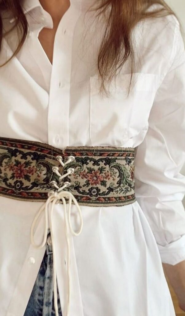 DIY-Fabric-Corset-Belt-Halloween-crafts-for-teens