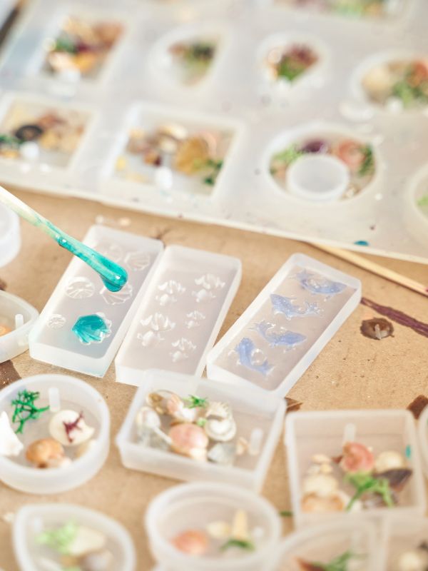 diy-decorative-jewelry-trays-for-organizing-rings-necklaces-and-earrings