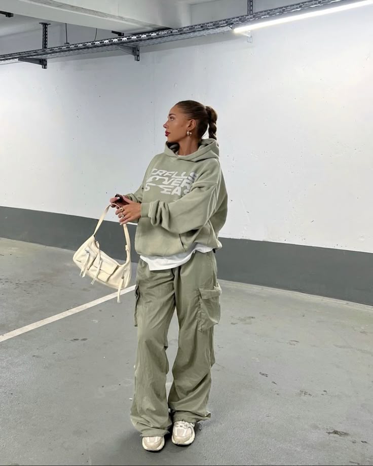 Monochrome-Outfit-with-Cargo-Pants.