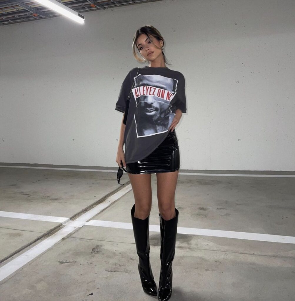 Oversized-Graphic-T-Shirt-Leather-Shorts-Oversize-T-Shirts-Outfits
