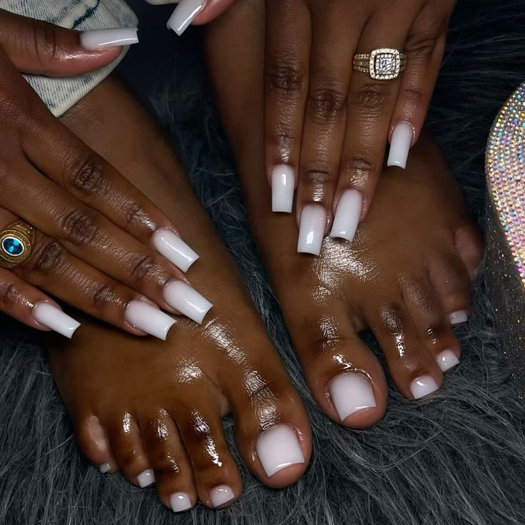 Tiny-White-Ghost-Nails-with-Milky-White-Toes