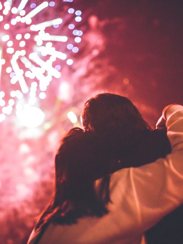 couple-facing-a-fireworks-display