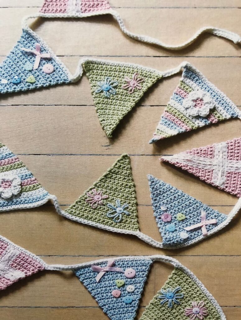 Crochet-Bunting.