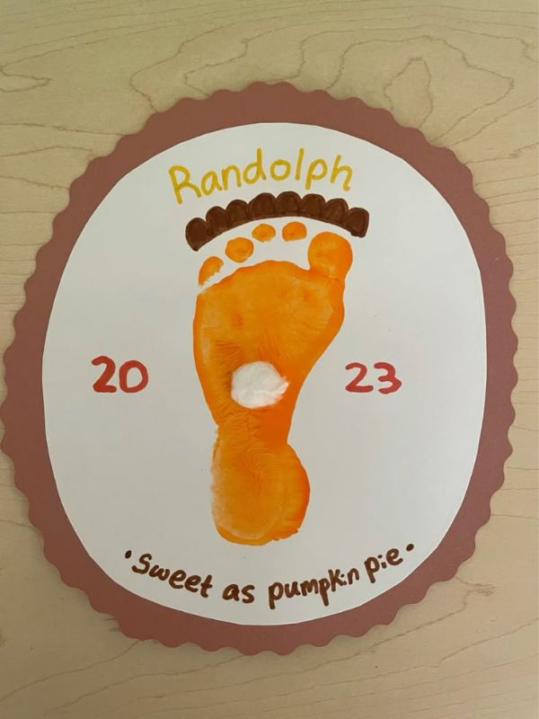 How-to-Make-Pumpkin-Footprint-Art-with-Kids-for-an-Easy-Fall-Keepsake-They'll-Treasure