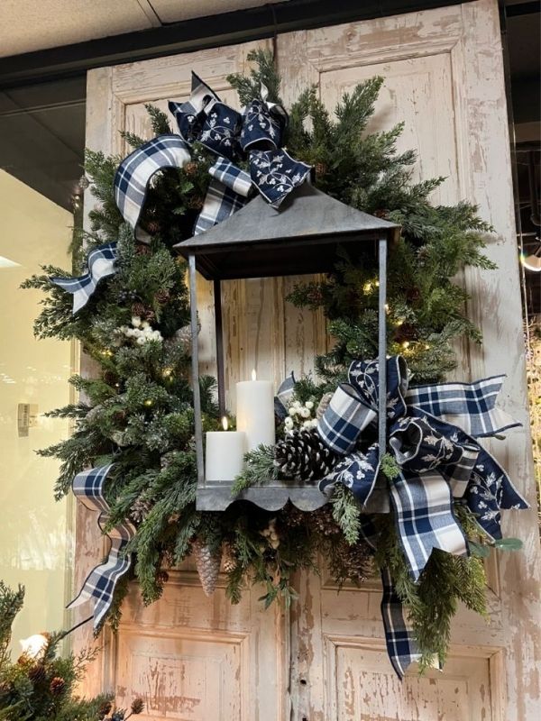 Lantern-Accent-Wreath