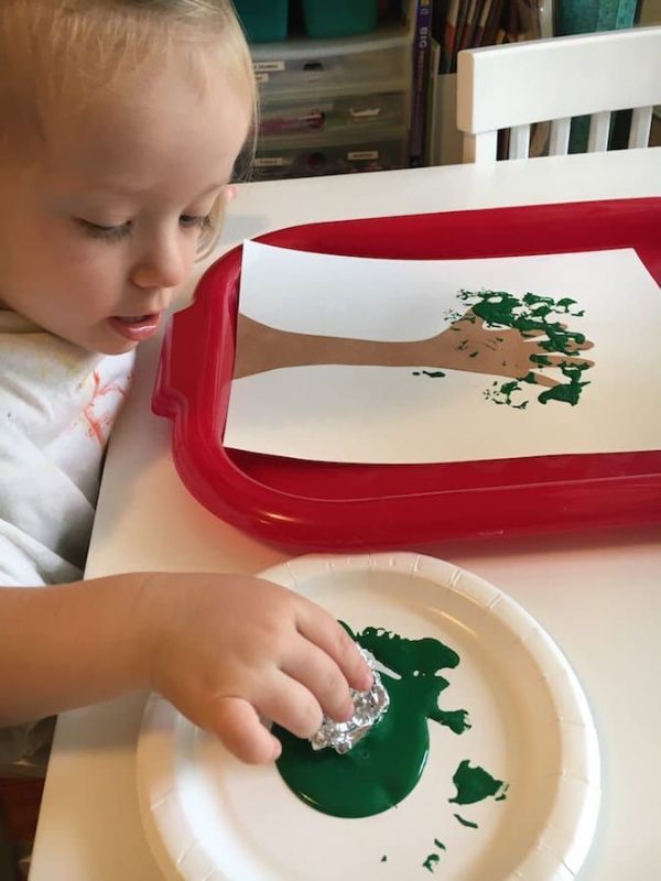 Make-a-Handprint-Apple-Tree