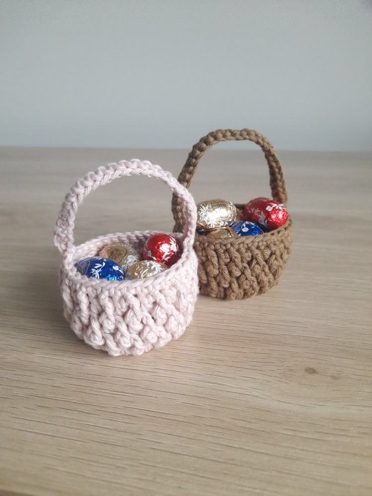 Small-Crochet-Baskets.