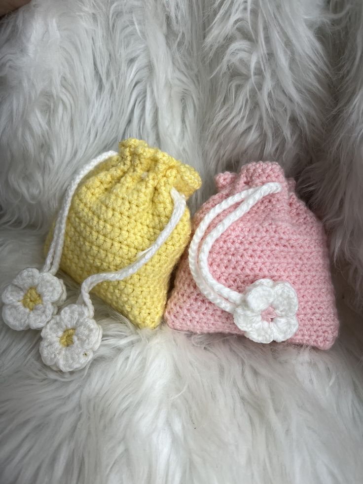 Small-Crochet-Pouches.