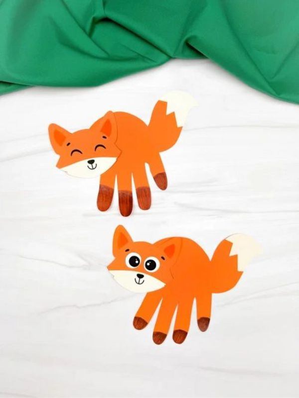 Turn-a-Handprint-Into-a-Woodland-Fox