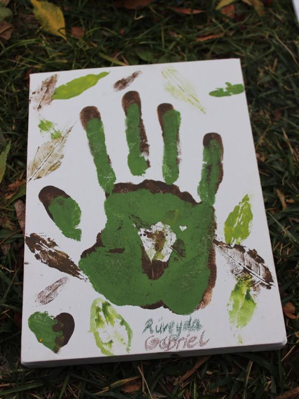 Use-Nature-as-Inspiration-Fall-Handprint-Crafts-for-Kids