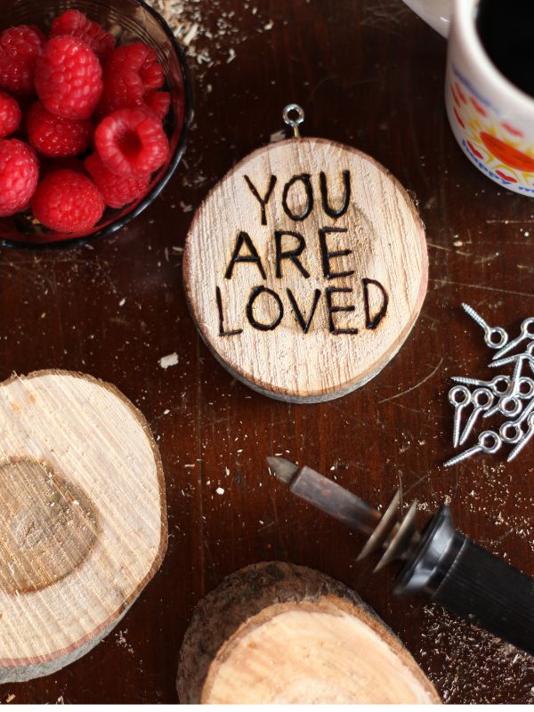 wood-burning-craft-ideas-of-round-a-wooden-slice