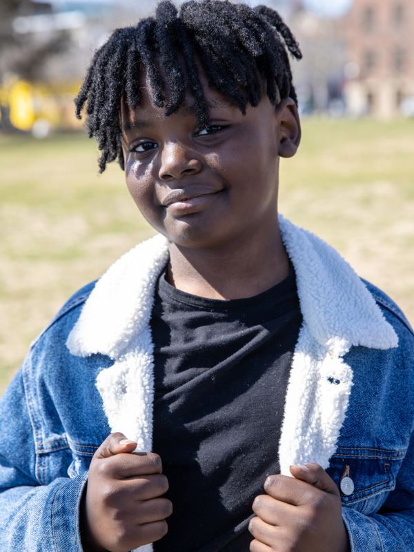 girl-on-short-locs-that-grow-faster-than-the-others