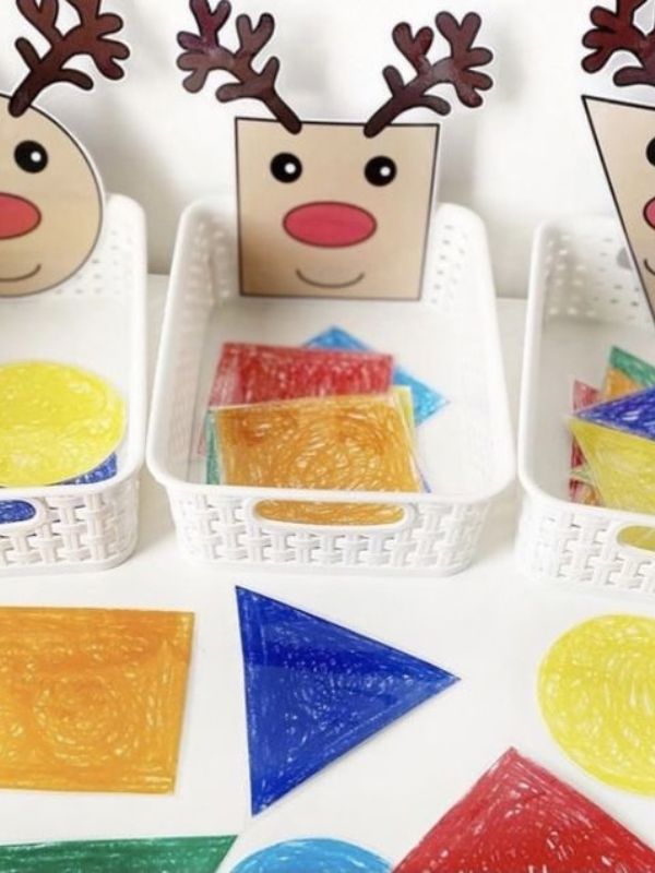 Christmas-Colour-and-Shape-Sorting-Game