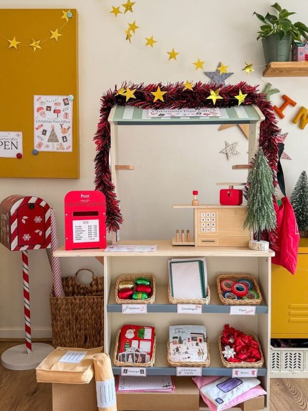 Christmas-Pretend-Play-Gift-Station