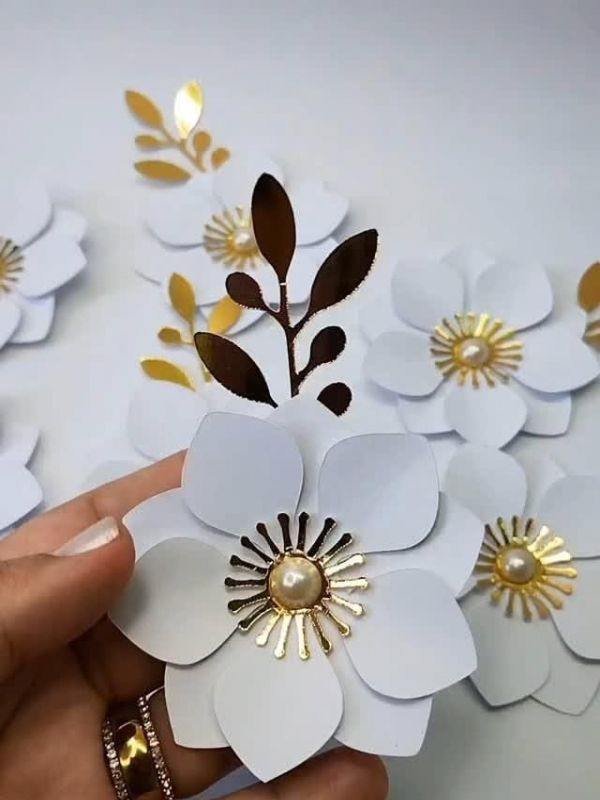 Create-the-Flower-Center-How-to-Make-Paper-Flowers