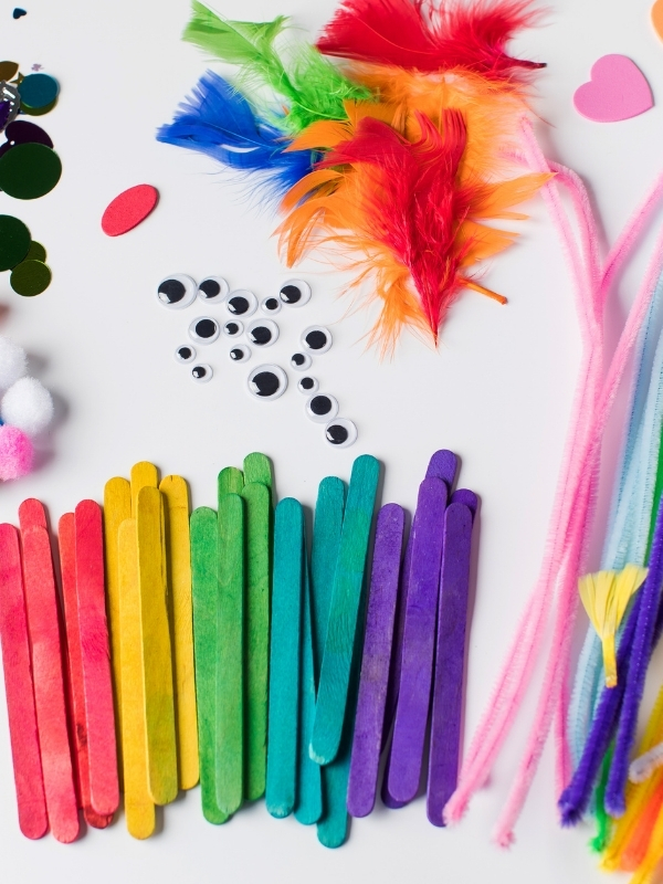Easy-Popsicle-Stick-Crafts-for-Kids