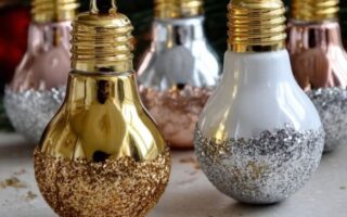 Featured-image-on-Christmas -DIY-Decorations-on-a-Budget