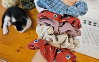 Featured-image-on-How-to-Sew-Scrunchies-for -Beginners