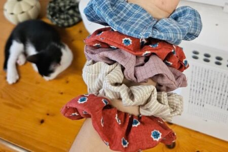 Featured-image-on-How-to-Sew-Scrunchies-for -Beginners