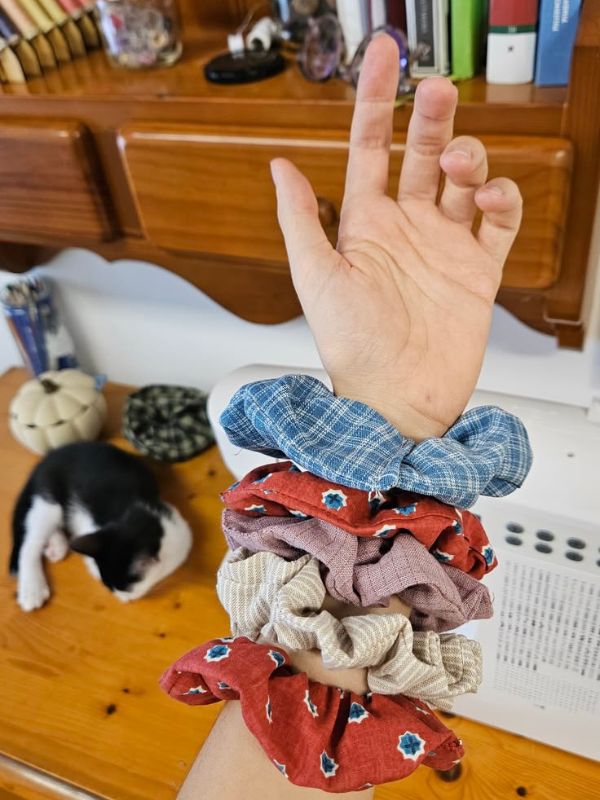 How-to-Sew-Scrunchies-for -Beginners