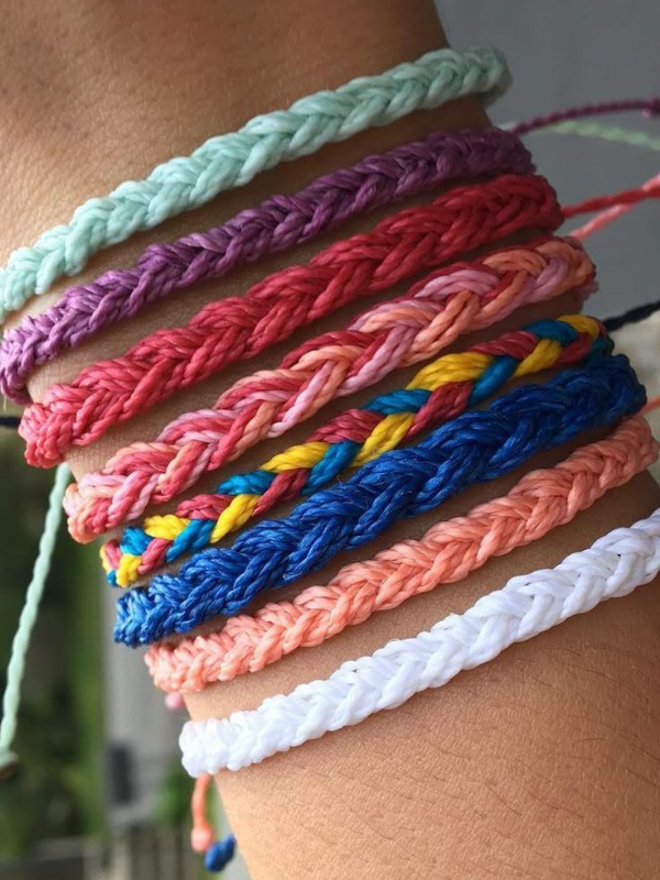 Simple-Friendship-Bracelet-Handmade-Gifts-on-a-Budget