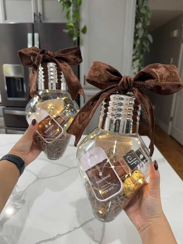 Smart-Ways-To-Save-Money-Christmas -DIY-Decorations-on-a-Budget