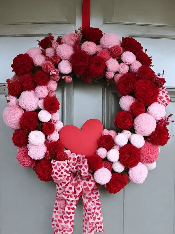 Classic-Red-and-Pink-Heart-Wreath-as-valentine's-day-wreath-ideas